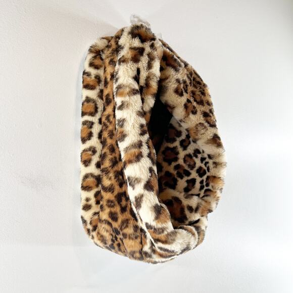 Ann Taylor Faux Fur Leopard Print Infinity Neck Warmer Scarf - Picture 4 of 6